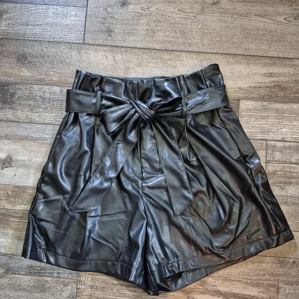Elegant Black Women's Shorts with Bow Detail